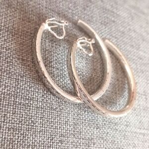 Clip on Silvertone Hoops w/ Minor Signs of Wear - Pre-loved (1.5")